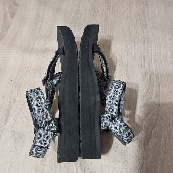Teva Womens Size 9 Midform Flatform Sandals Gray Leopard Print Beach Hiking - Picture 5 of 7